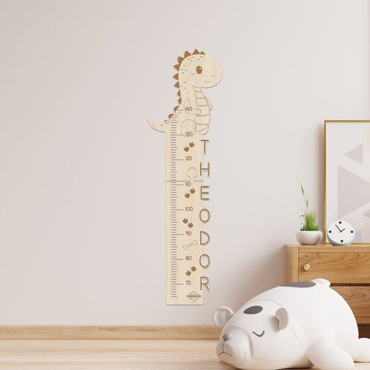 Højdemåler i træ med navn • Dino • Fremstillet i Danmark - PureTime