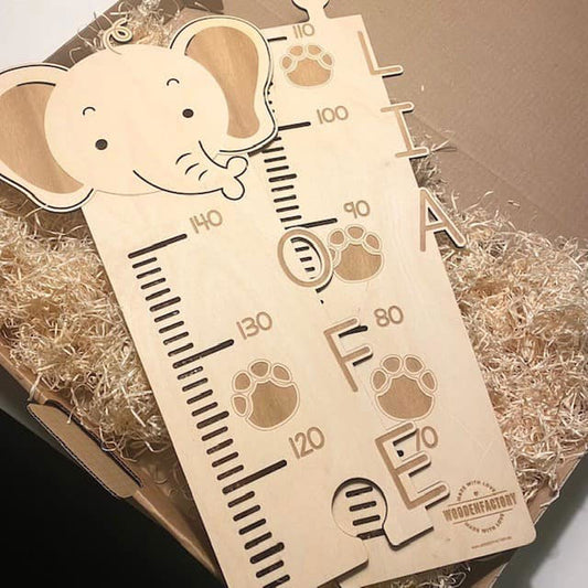 Højdemåler i træ med navn • Elefant • Fremstillet i Danmark - PureTime