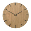 Lohals - vægur i træ - Lyst egetræ med mørke udskæringer - PureTime