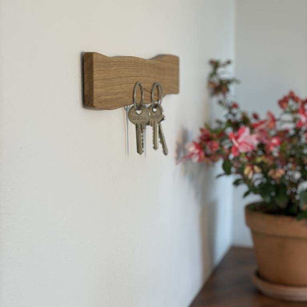 Dokkedal - key board in light or dark oak with magnets