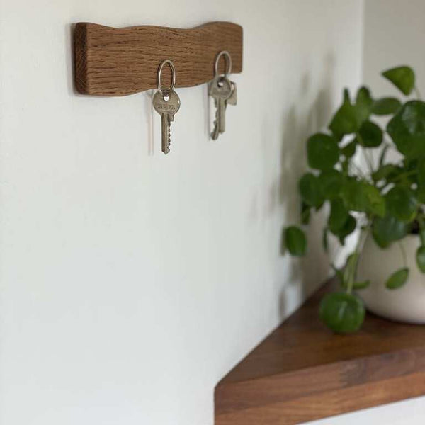 Dokkedal - key board in light or dark oak with magnets