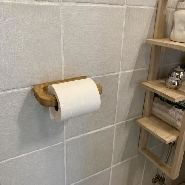 Hvidkilde - toiletrulleholder i træ - toiletpapirholder