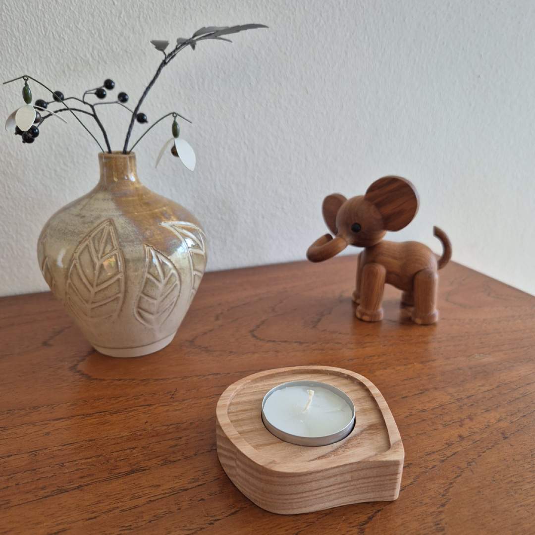 Pea - fyrfadslysestage i massivt træ