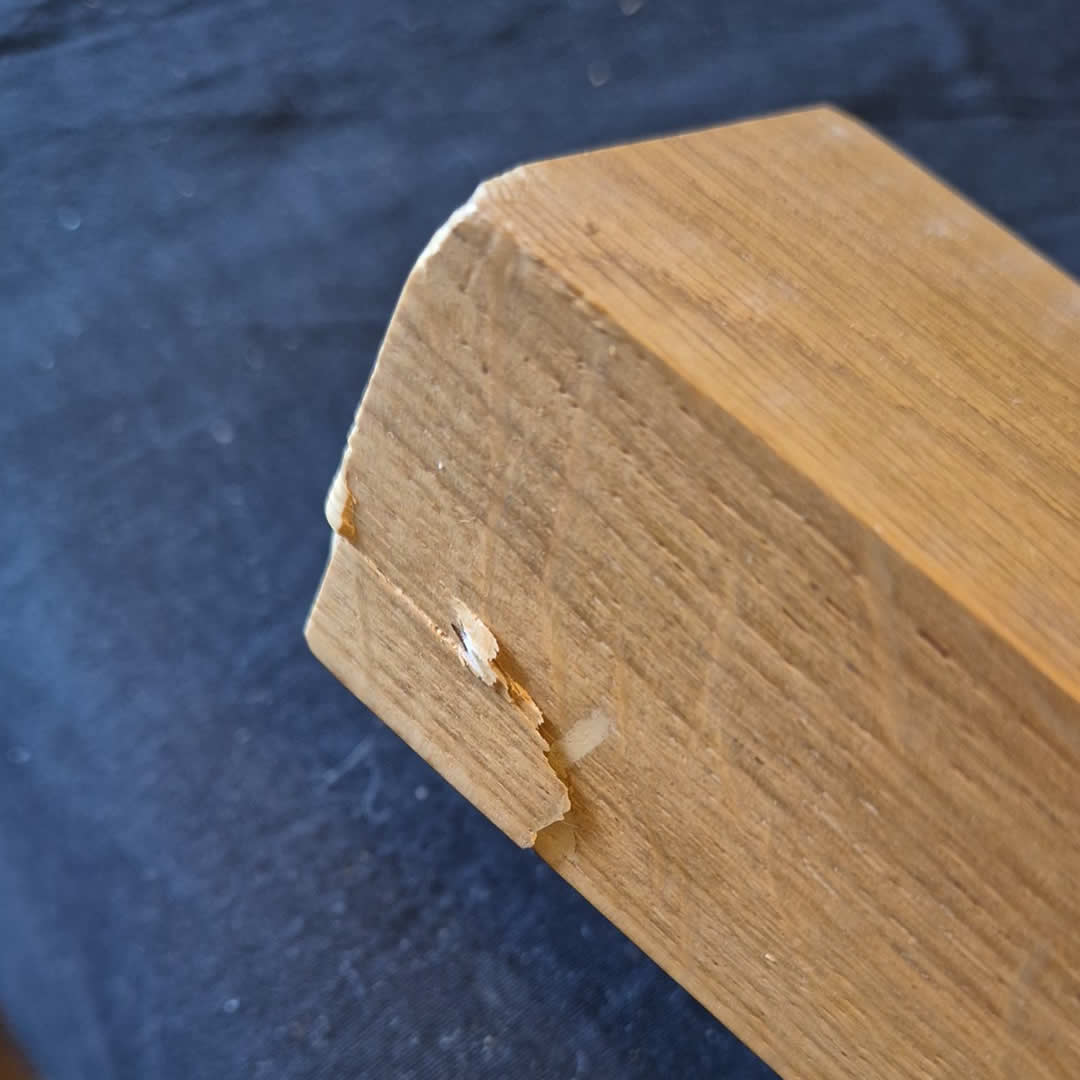 Demo - Hjort - knagerække i træ • Naturligt egetræ & messing