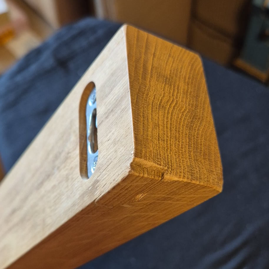 Demo - Hjort - knagerække i træ • Naturligt egetræ & messing